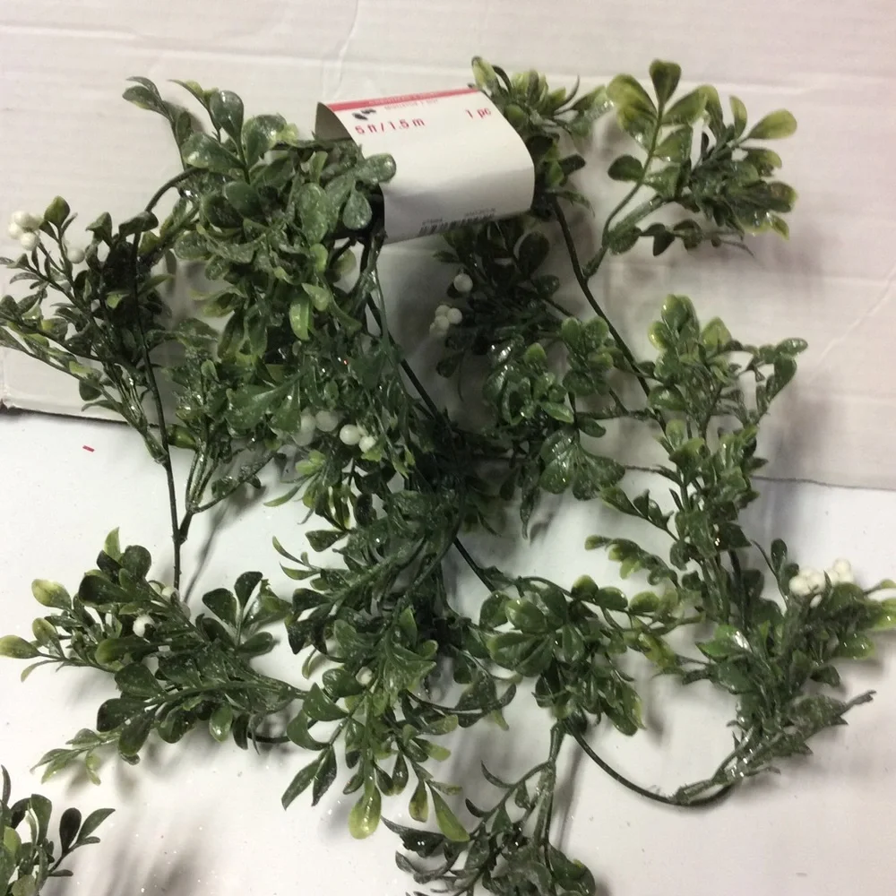Ashland White Mistletoe Berries Glitter Garland